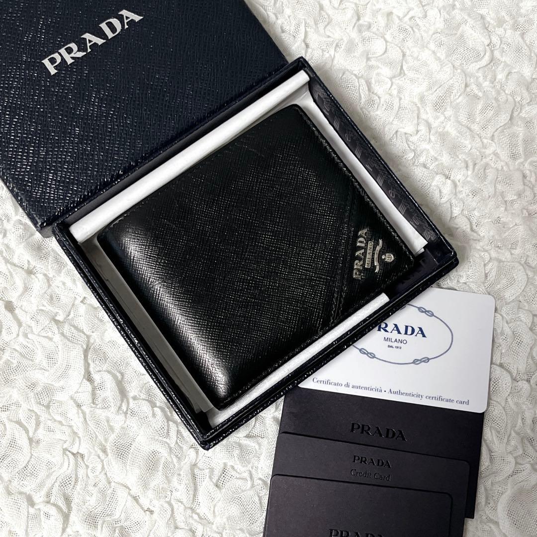 近年✨プラダ 二つ折り財布 コンパクト財布 小銭入れ付き サフィアーノレザー