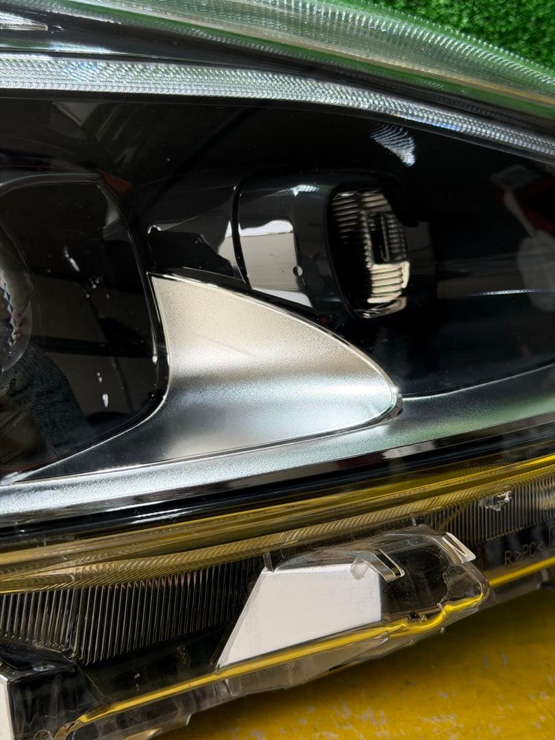 シエンタ 170系 NCP175G 後期 右ライト ICHIKOH 52-317