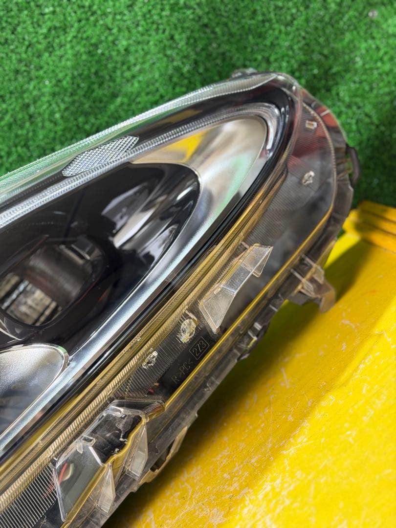 シエンタ 170系 NCP175G 後期 右ライト ICHIKOH 52-317