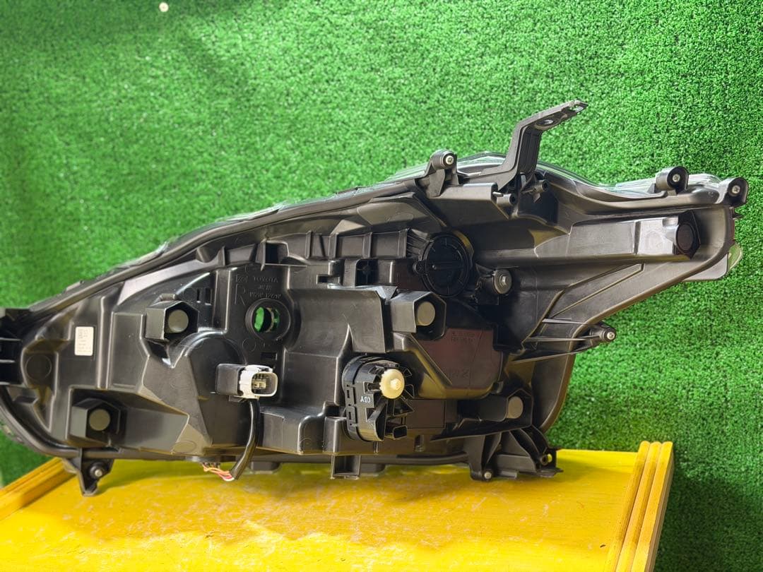 シエンタ 170系 NCP175G 後期 右ライト ICHIKOH 52-317