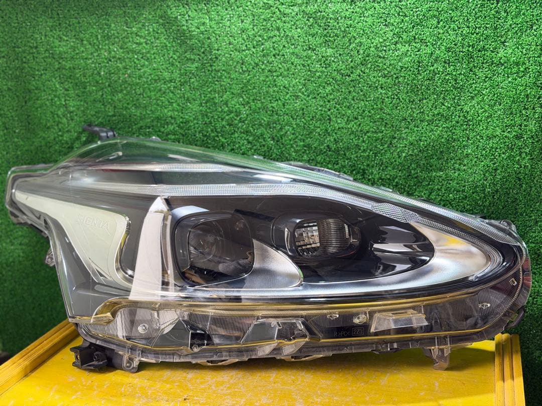 シエンタ 170系 NCP175G 後期 右ライト ICHIKOH 52-317