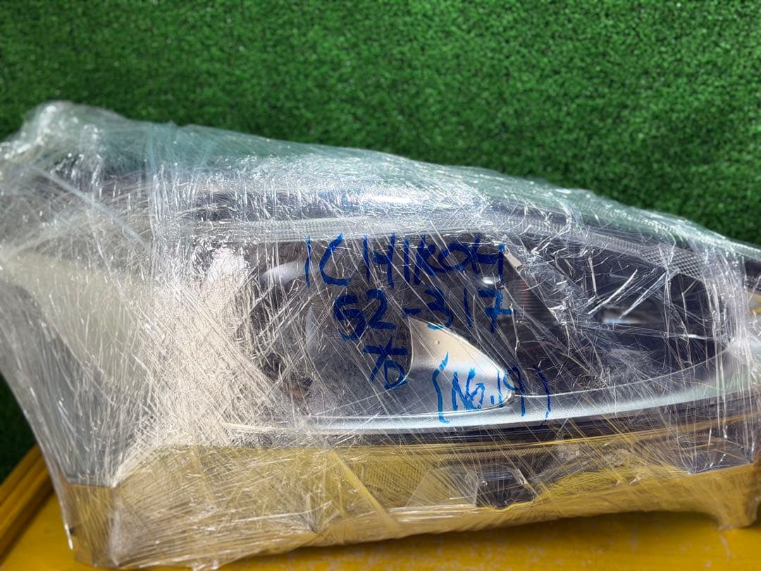 シエンタ 170系 NCP175G 後期 右ライト ICHIKOH 52-317