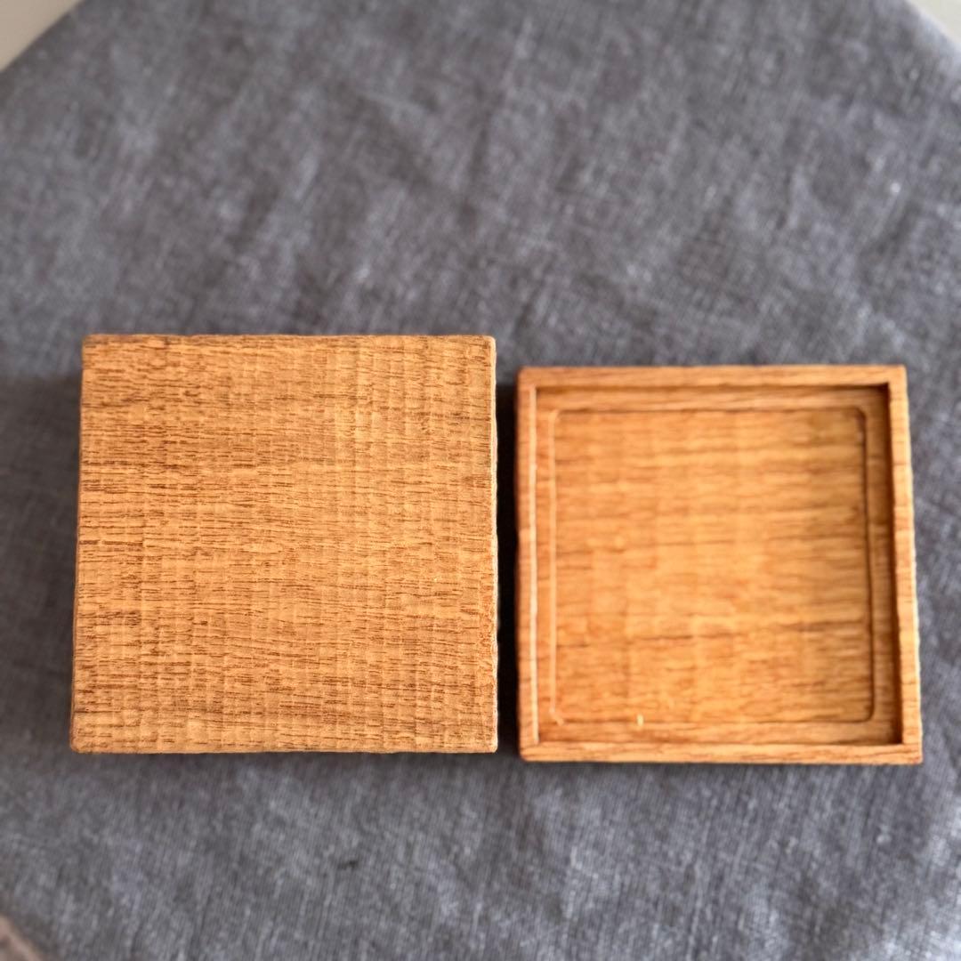 富井貴志さん　くり抜き全面彫りのバターケース