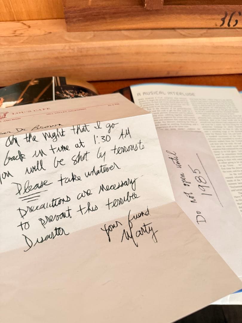 Back to the Future 完全大図鑑 【限定輸入版】