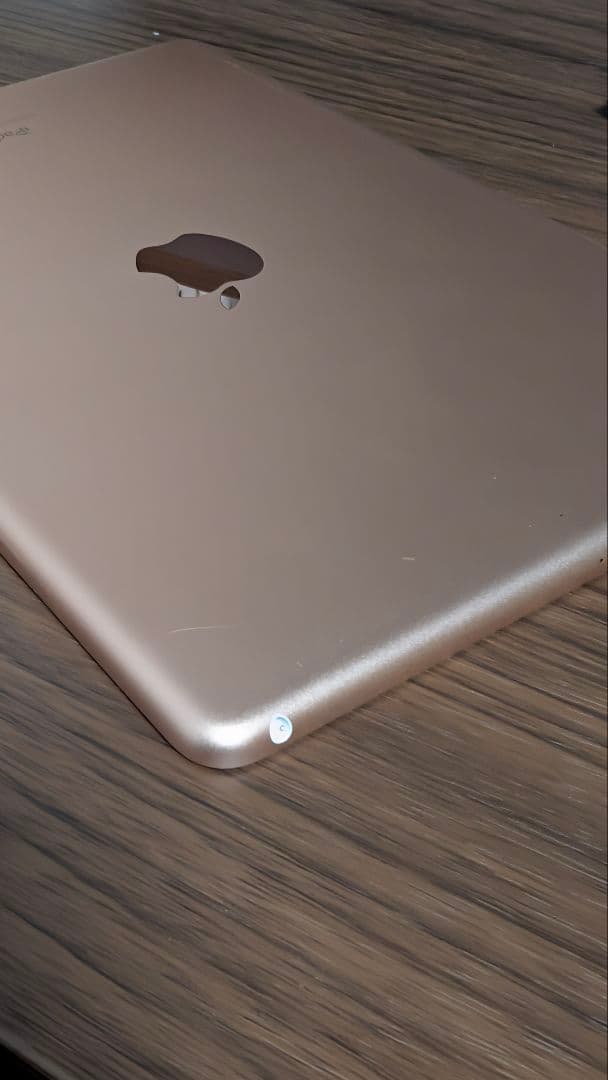 Apple iPad 第8世代　ゴールド