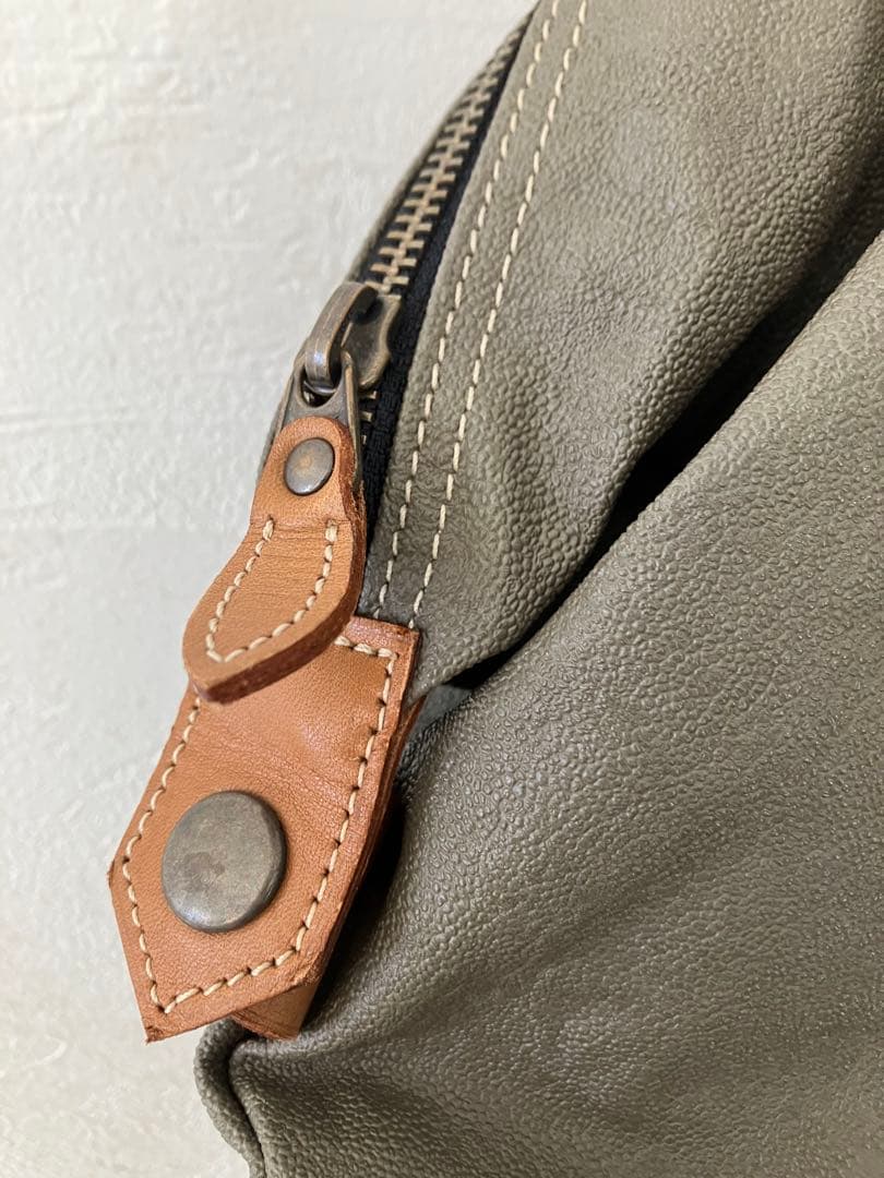 CP COMPANY ボストンバッグ&クラッチバッグ　イタリア　鞄　レザー　旅行