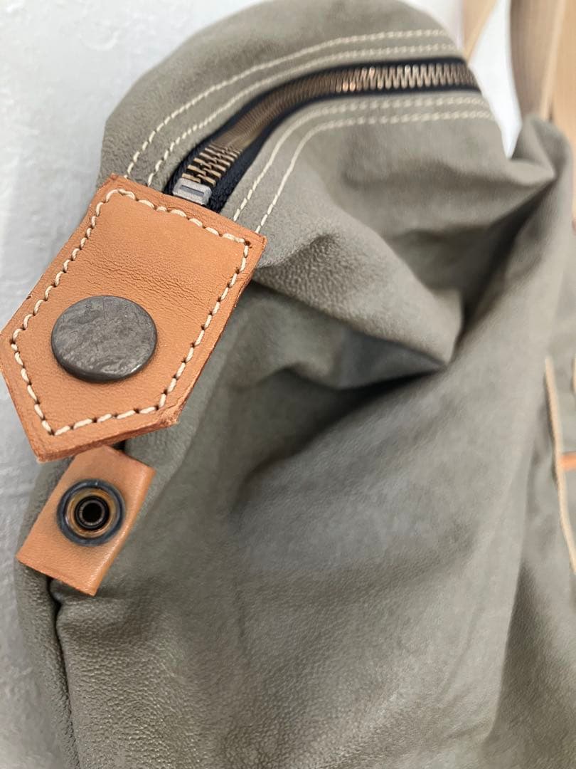 CP COMPANY ボストンバッグ&クラッチバッグ　イタリア　鞄　レザー　旅行