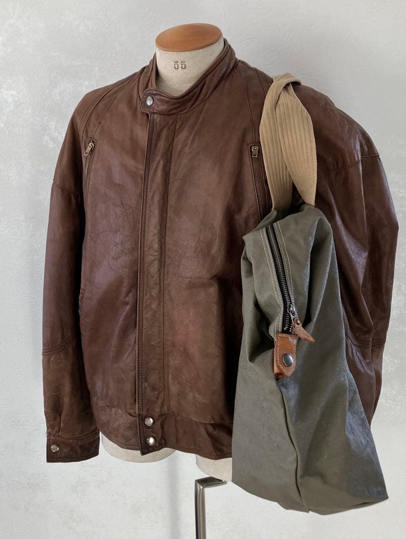 CP COMPANY ボストンバッグ&クラッチバッグ　イタリア　鞄　レザー　旅行