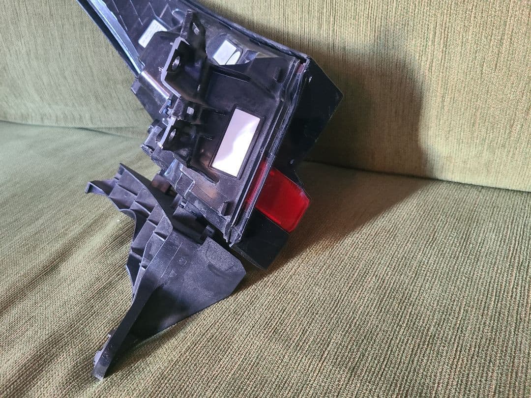 レクサス　NX　右　テールランプ　テールライト