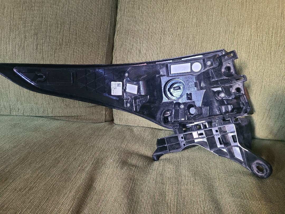 レクサス　NX　右　テールランプ　テールライト