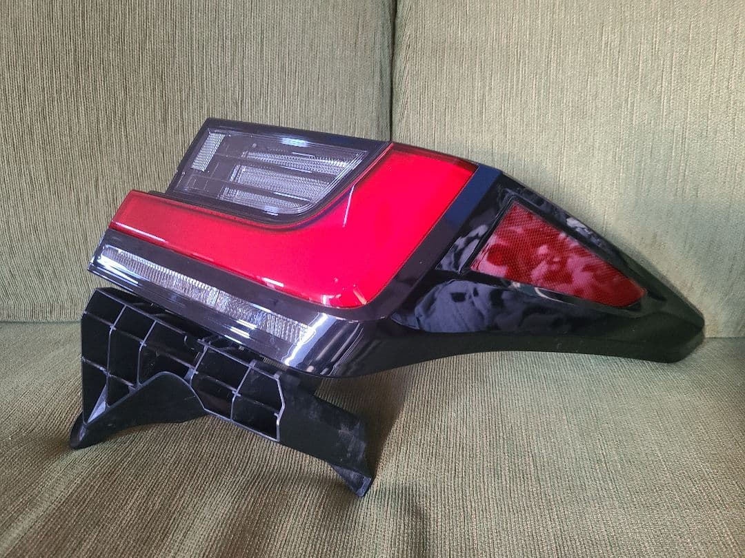 レクサス　NX　右　テールランプ　テールライト