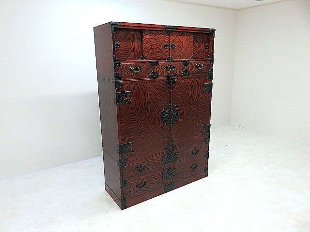 u*1様 伝統工芸 岩谷堂箪笥 欅材漆塗着物箪笥　 南部鉄金具/鍵付き/時代箪笥