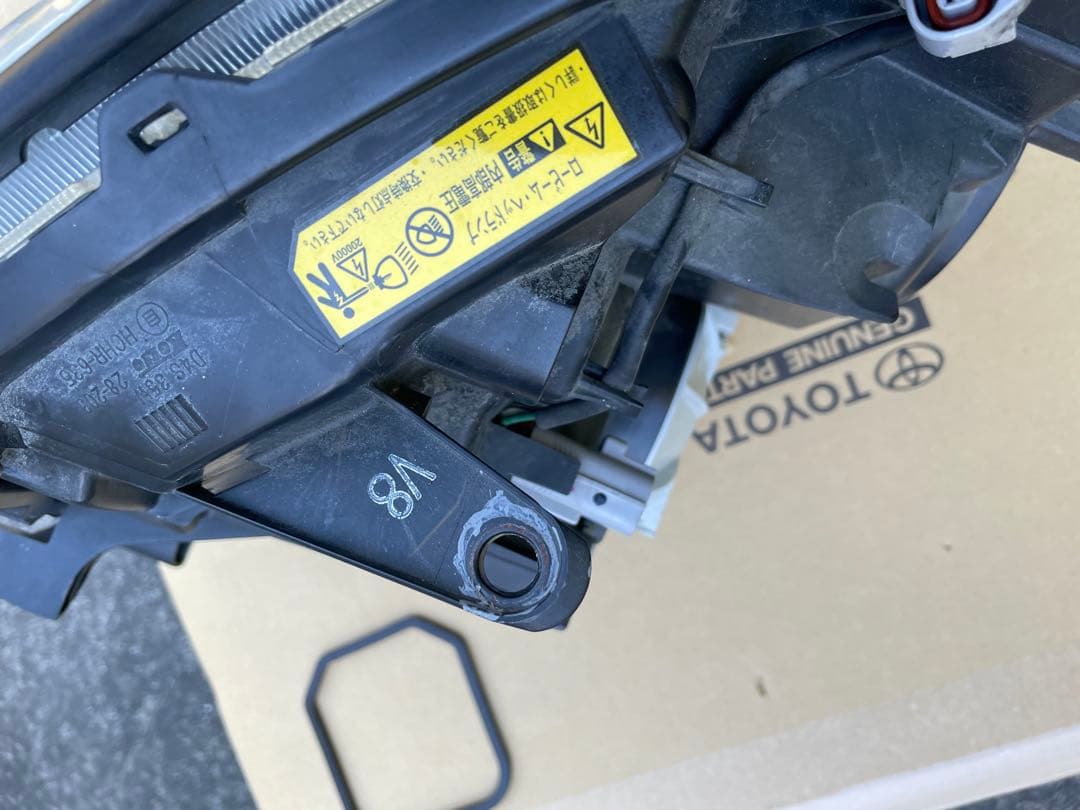 ヴォクシー 70ヘッドライト 左右　V8 zrr70