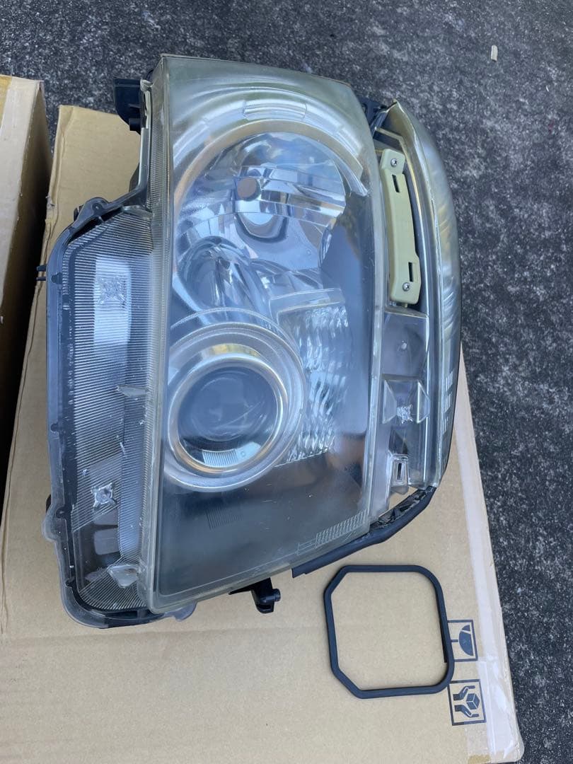 ヴォクシー 70ヘッドライト 左右　V8 zrr70