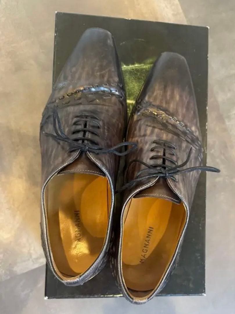 【最終価格】MAGNANNIドレスシューズ 39 グレージュ
