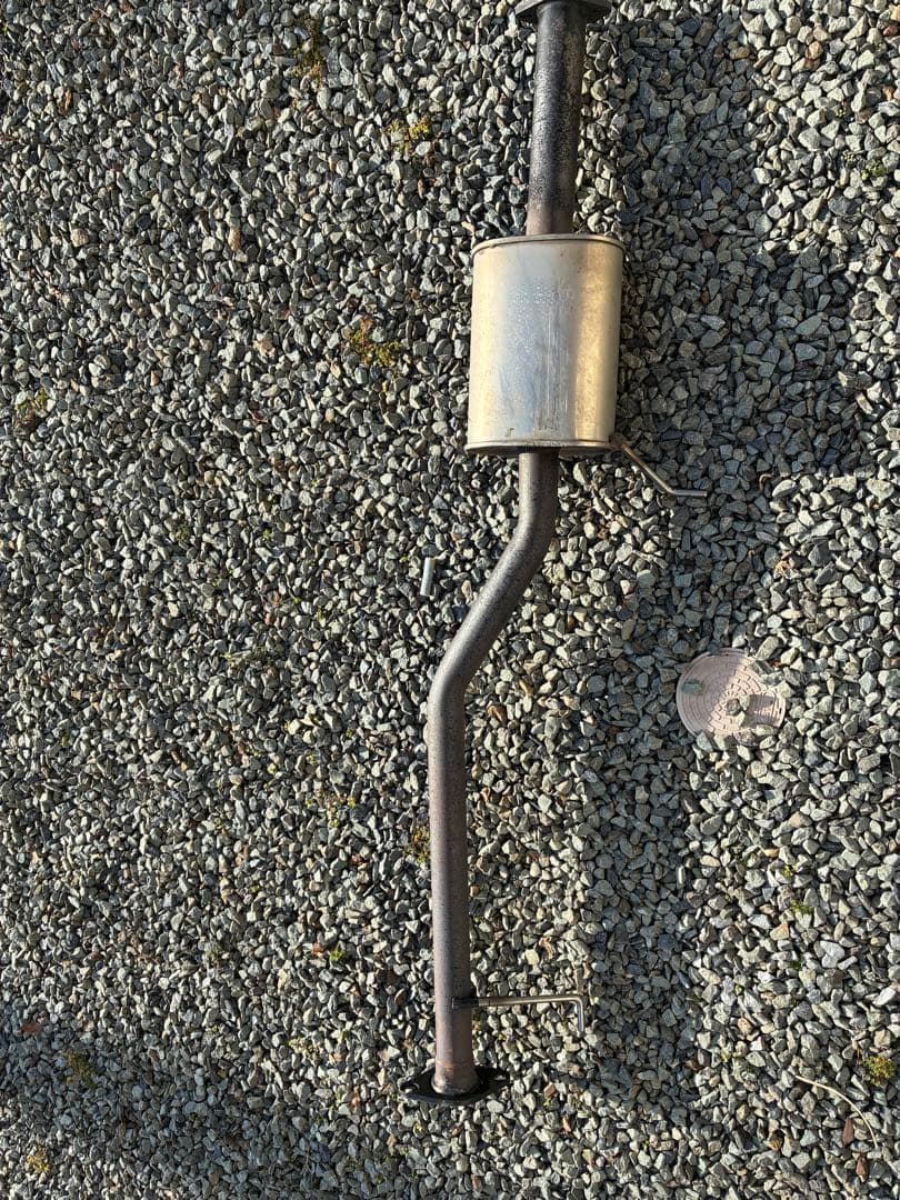 e52エルグランド マフラー　中間　BE FREE製？