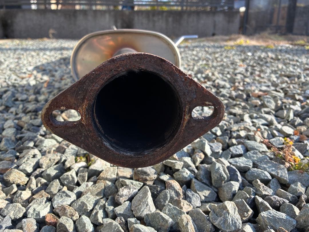 e52エルグランド マフラー　中間　BE FREE製？