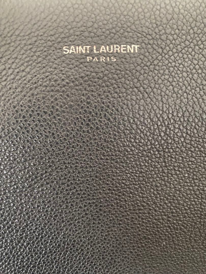 YSL ブラック レザーバック