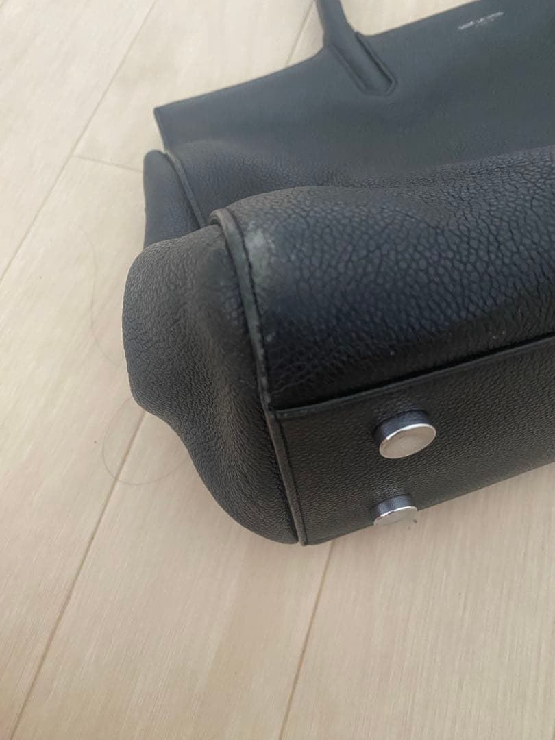 YSL ブラック レザーバック