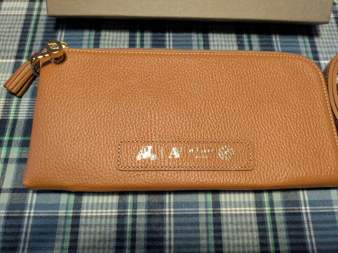 ATAO バティ キャメル 長財布 ストラップ付き