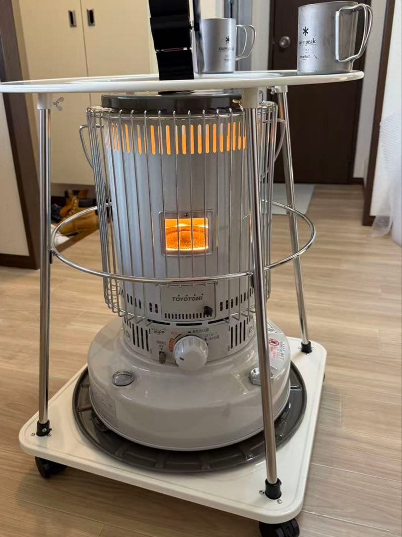 KS-67H トヨトミ石油ストーブ テーブル　キャスター付き