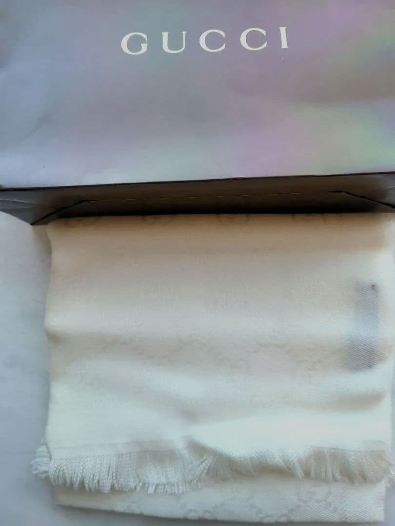 GUCCI ホワイト マフラー ショール　フリンジ付き　グッチ