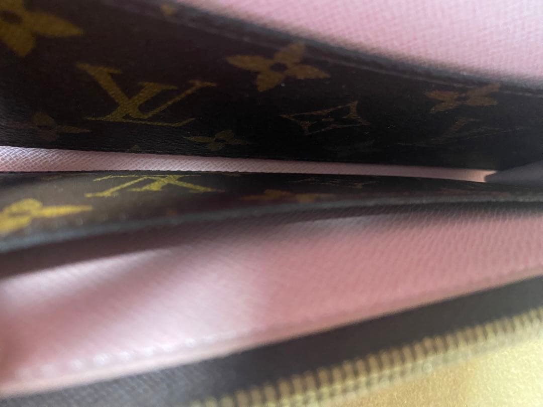 中古　ルイヴィトン財布　ポルトフォイユ・エミリー ブルーミング フラワーチャーム