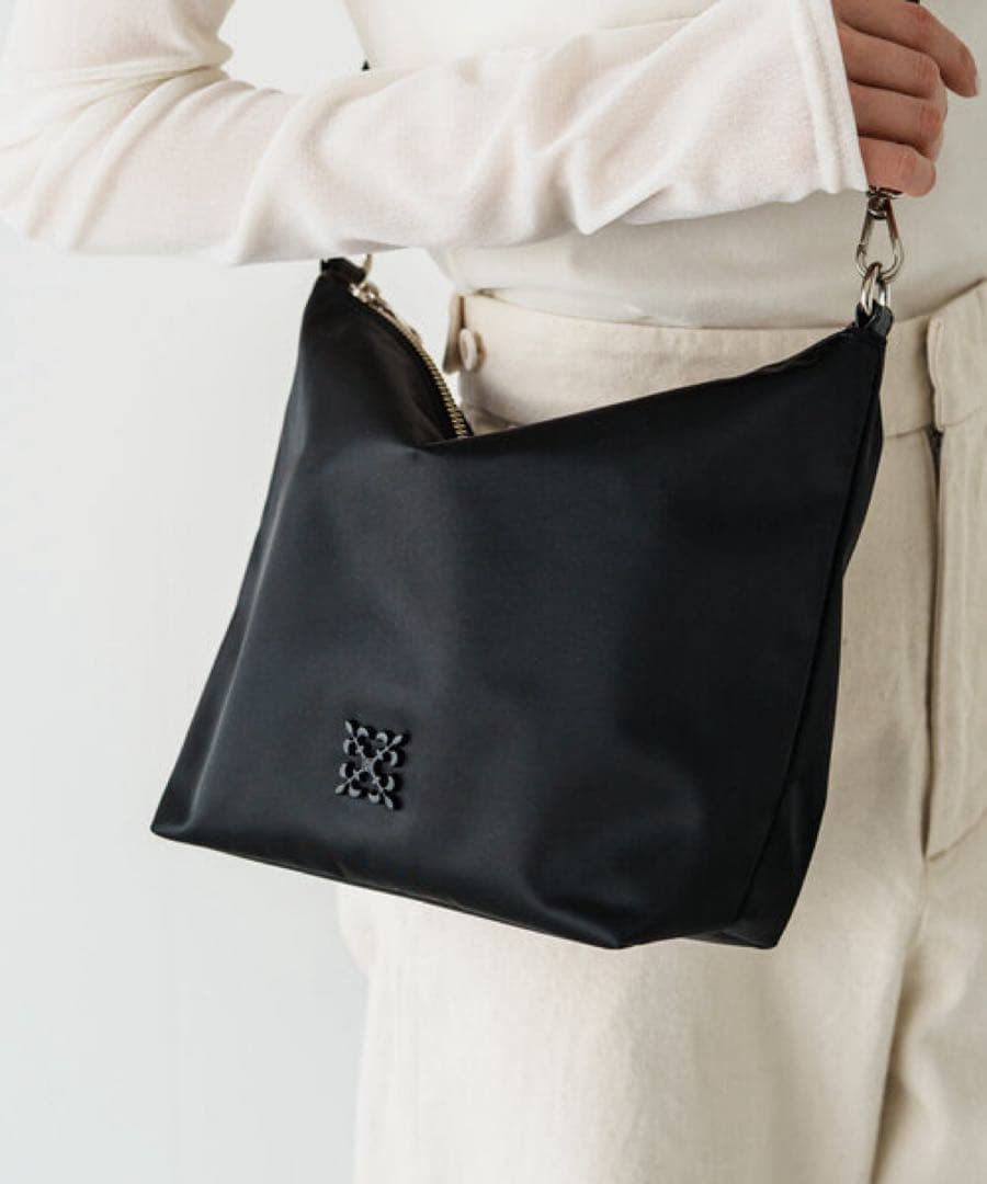 russet ラシット クラウズナイロンシンプルショルダーバッグ　ブラック