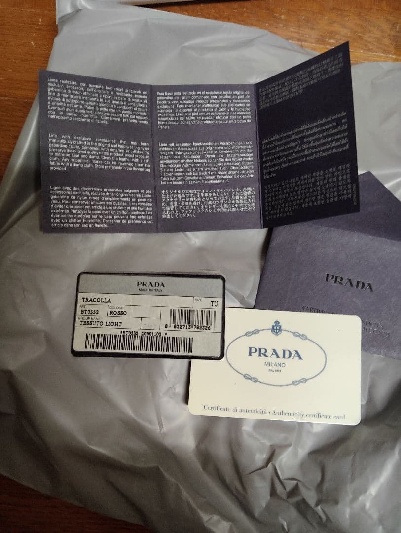 セール！美品！PRADA レッド ナイロン ショルダーバッグ