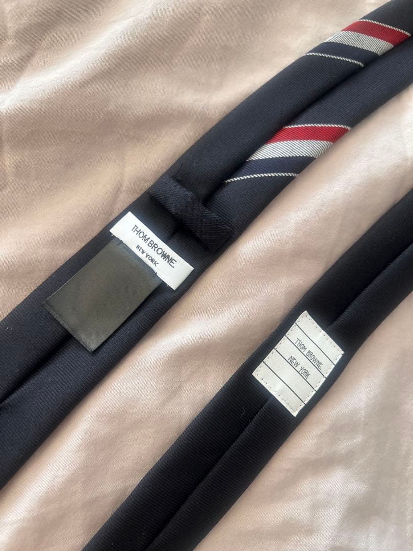 美品 THOM BROWNE トム・ブラウン 定番 ネクタイ　黒　ストライプ