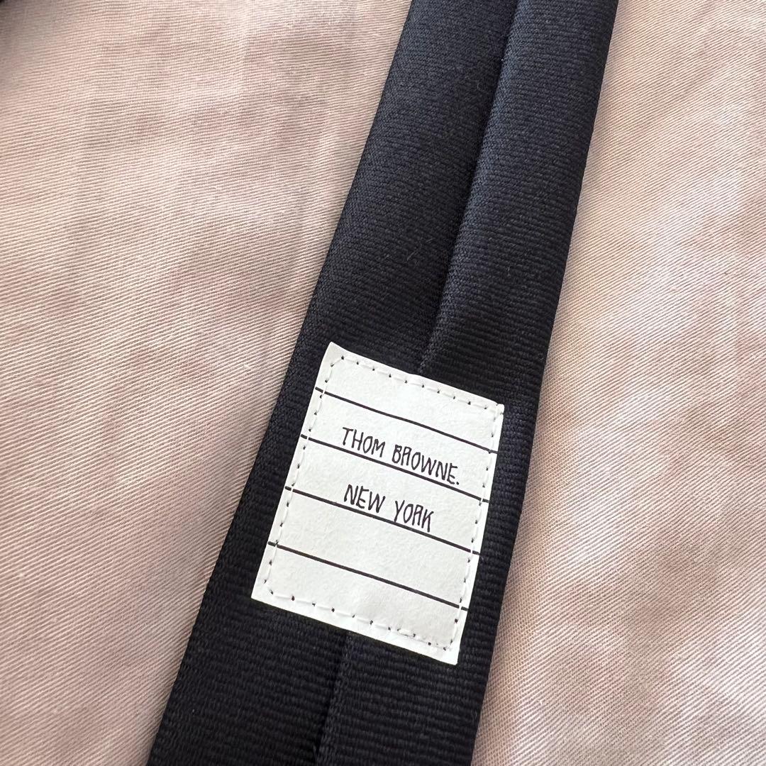 美品 THOM BROWNE トム・ブラウン 定番 ネクタイ　黒　ストライプ