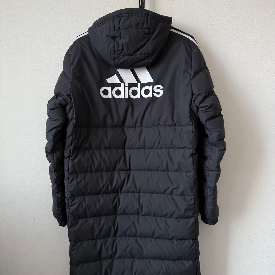 adidas 黒 ダウンコート フード付き　ベンチコート　サッカー
