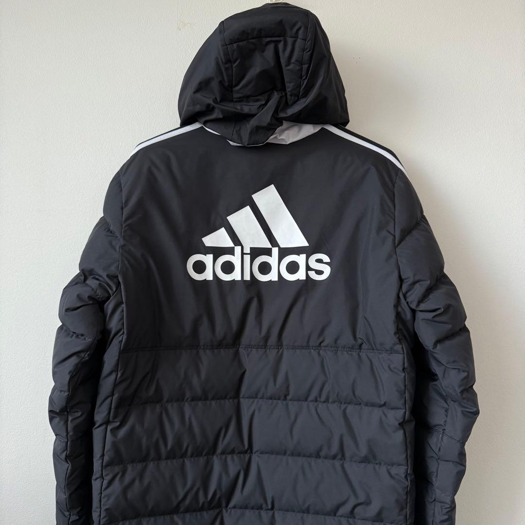 adidas 黒 ダウンコート フード付き　ベンチコート　サッカー