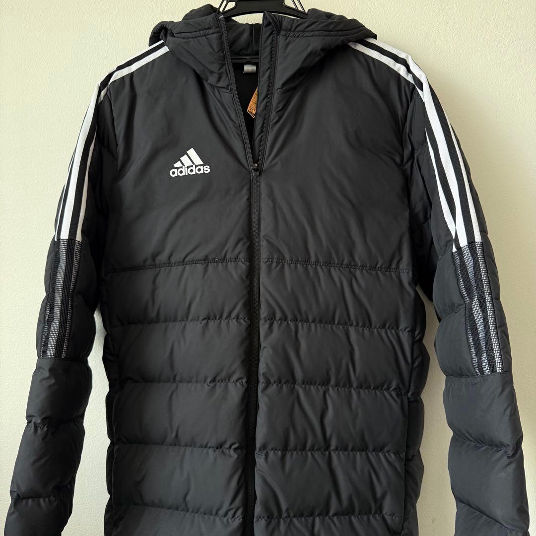 adidas 黒 ダウンコート フード付き　ベンチコート　サッカー