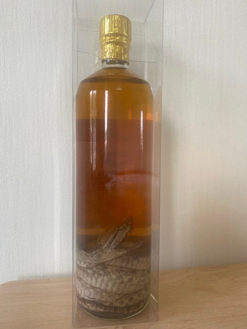 ハブ入りハブ酒 700ml 40度