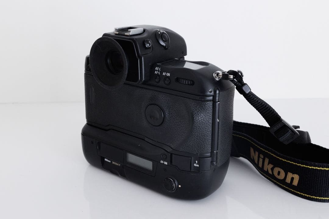 Nikon F5 一眼レフカメラ　ボディ 中古　通電確認済み