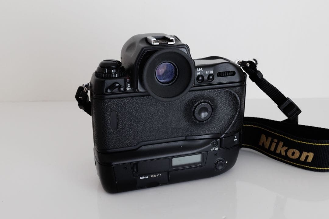 Nikon F5 一眼レフカメラ　ボディ 中古　通電確認済み