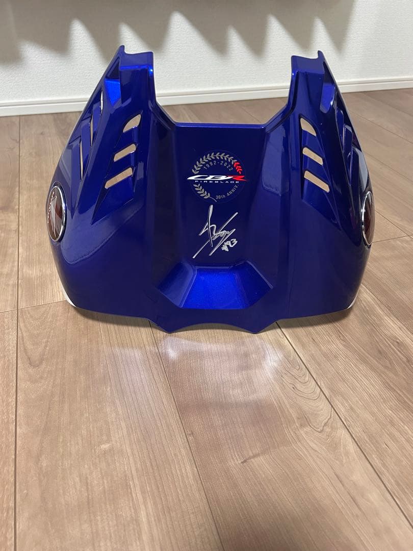ホンダ CBR1000RR-R フロントタンクカバーマルクマルケスサイン入