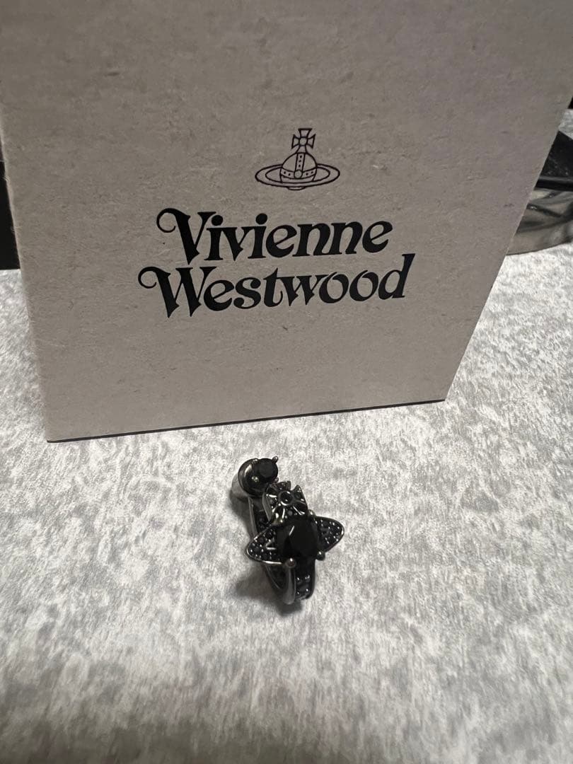Vivienne Westwood ブラック 星型ピアス