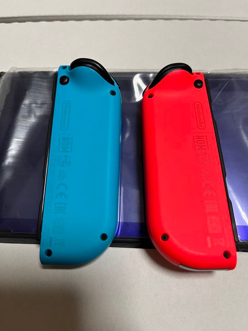 【美品】2020年製 Nintendo Switch 本体 &キャリーケース