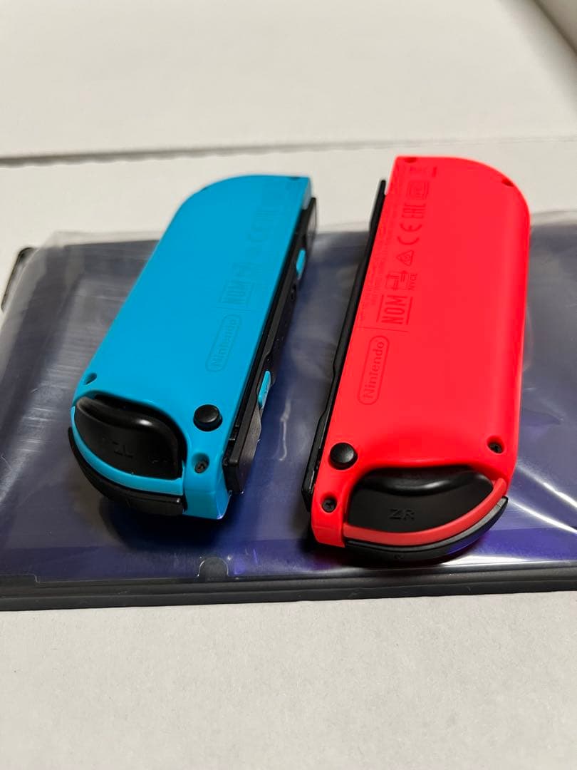 【美品】2020年製 Nintendo Switch 本体 &キャリーケース