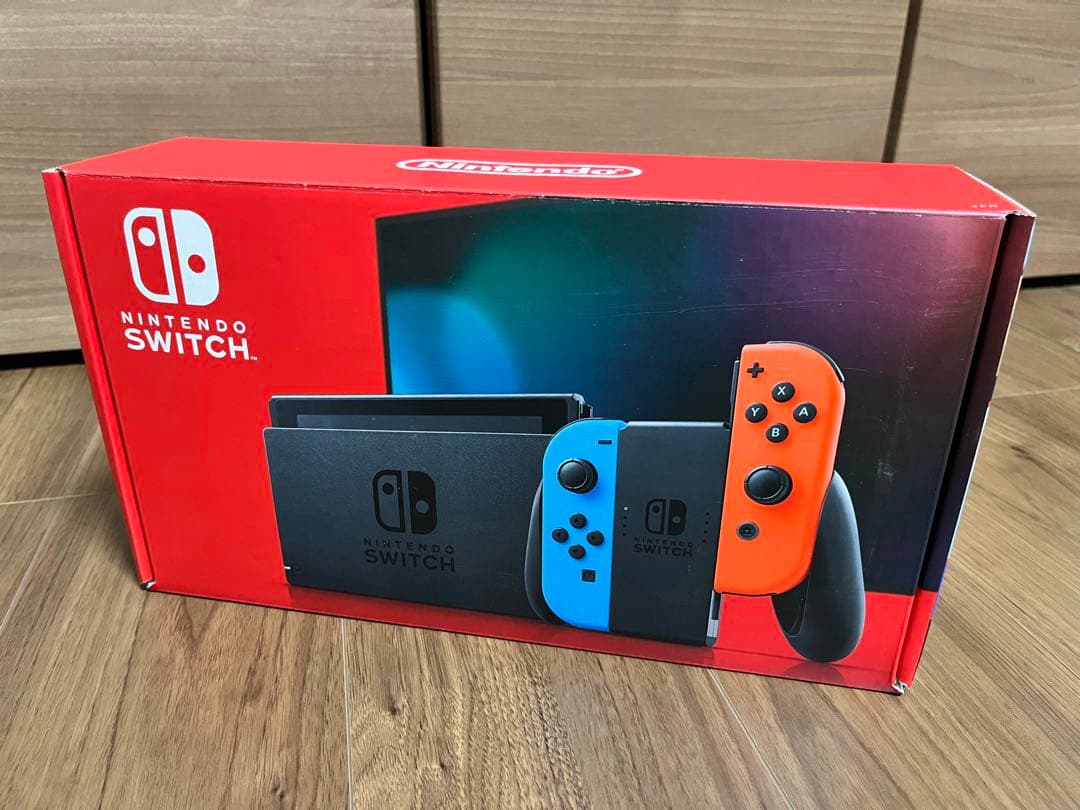 【美品】2020年製 Nintendo Switch 本体 &キャリーケース