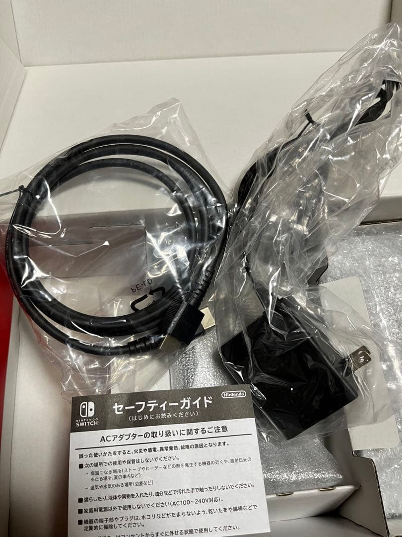 【美品】2020年製 Nintendo Switch 本体 &キャリーケース