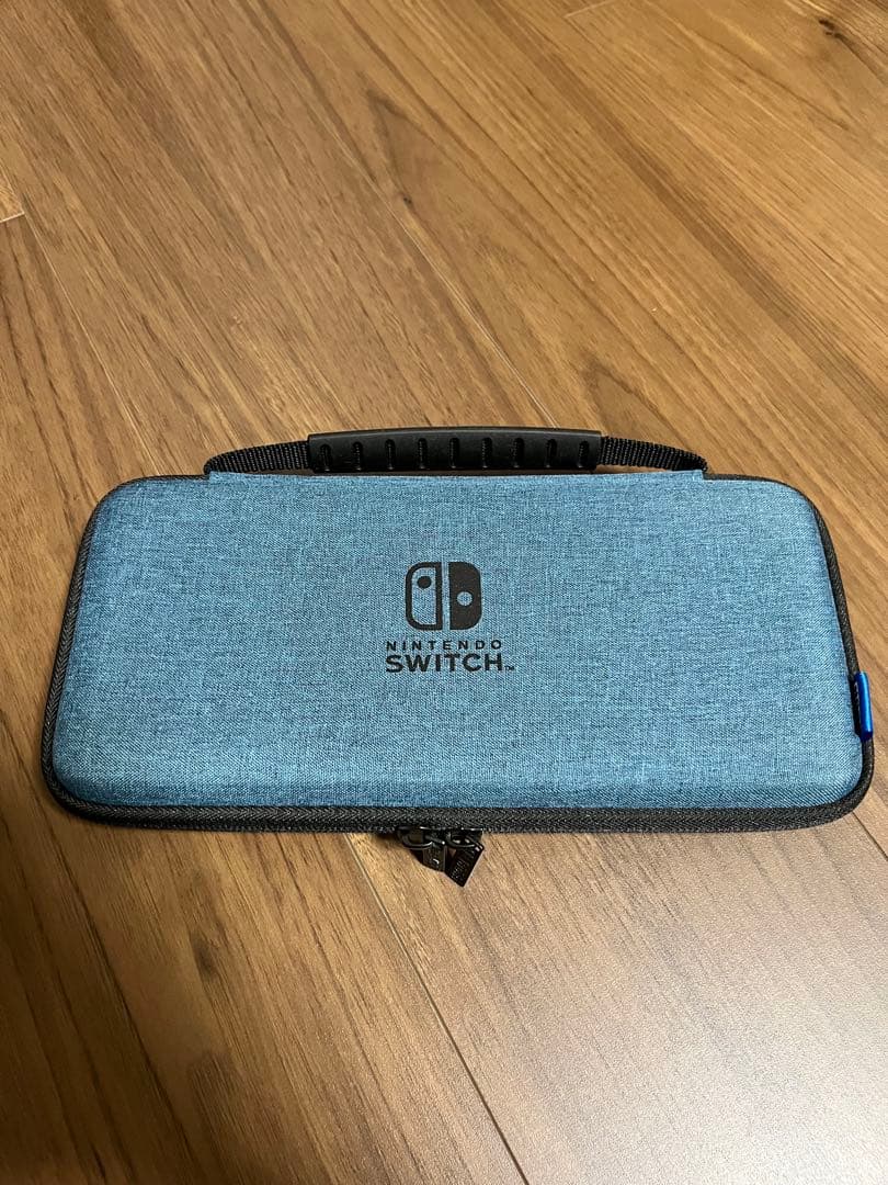 【美品】2020年製 Nintendo Switch 本体 &キャリーケース