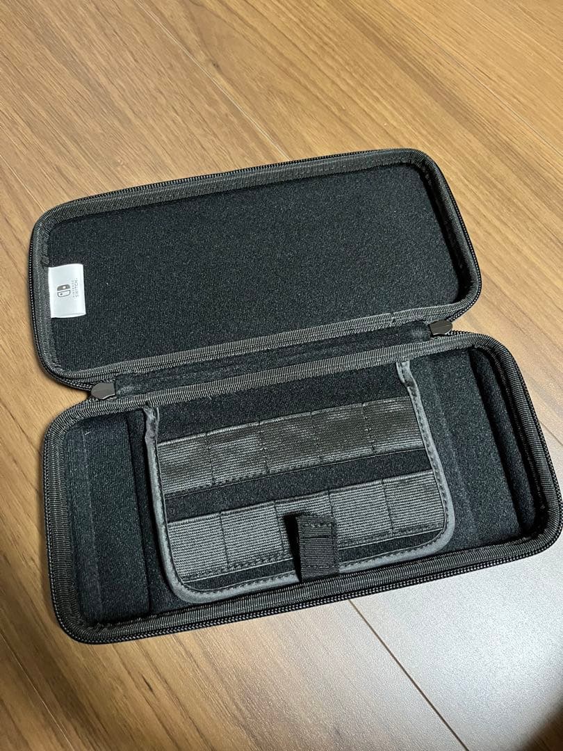 【美品】2020年製 Nintendo Switch 本体 &キャリーケース