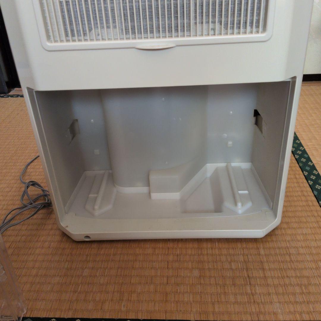 コロナ除湿機ホワイト タンク式 デジタル表示