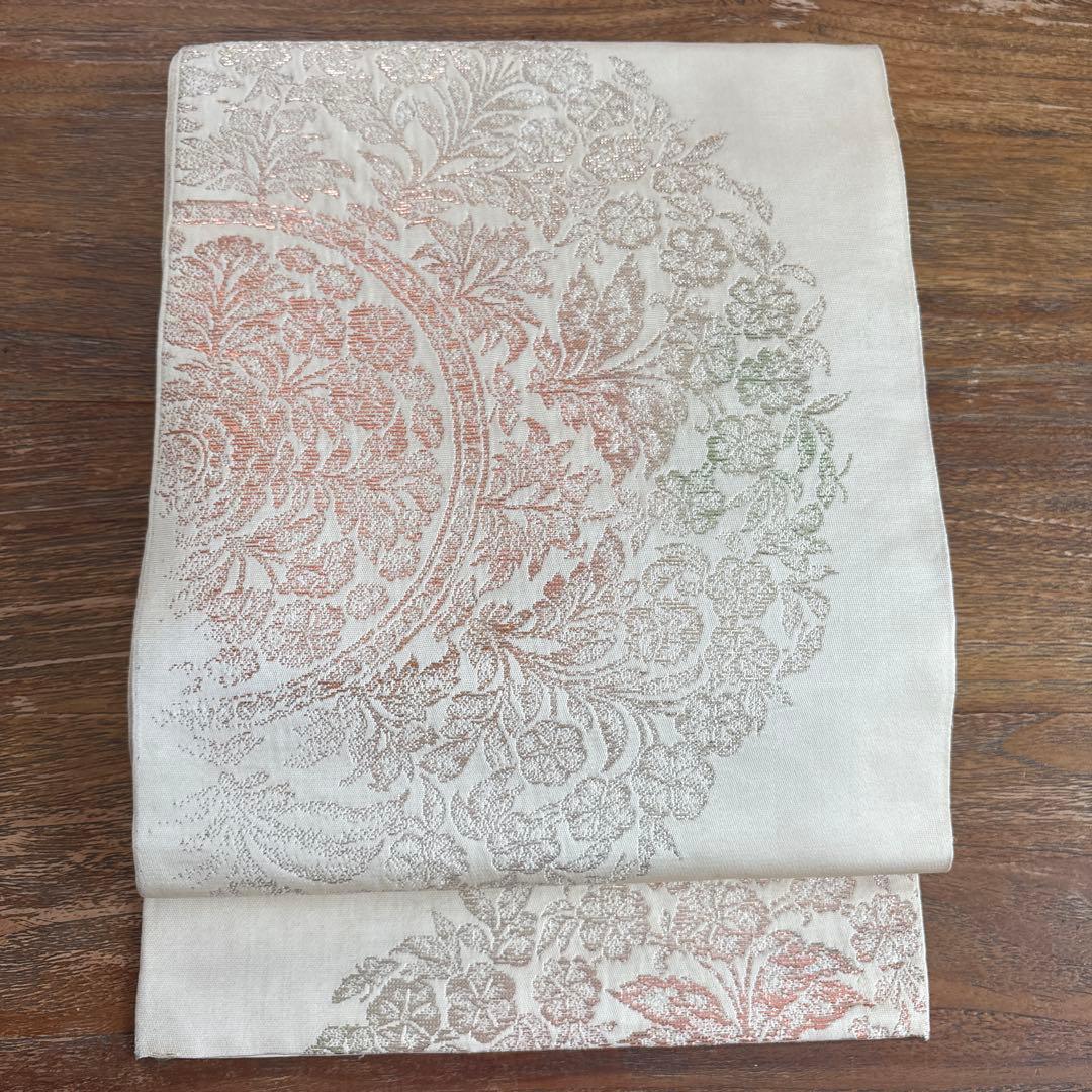 本袋帯【龍村平蔵製】宝鏡唐華文 瑞花 宝相華 お太鼓柄 金色 ベージュ 逸品