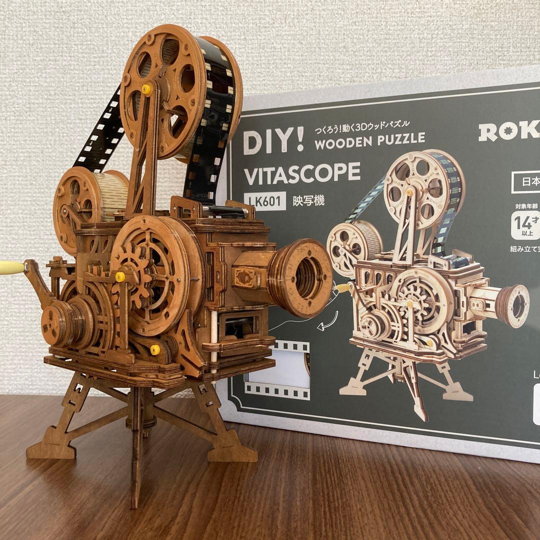 着彩済みウッドパズル　手回し式映写機