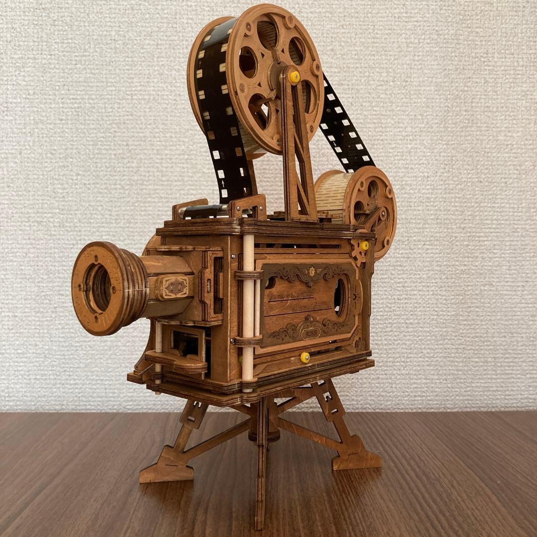 着彩済みウッドパズル　手回し式映写機