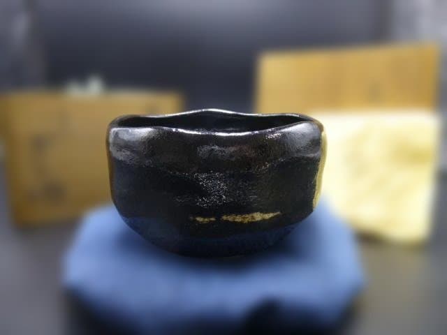 楽吉衛衛門　十二代　弘入　黒茶碗／共箱・共布／楽吉衛衛門　十五代　直入極め箱